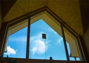 Can a Window Cleaner Robot Stick to a Window and Not Fall?