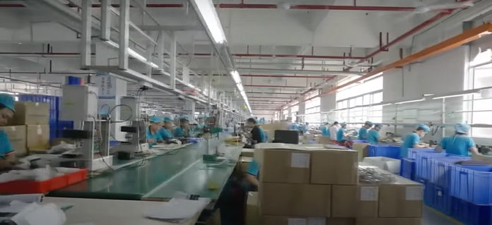 How can I choose a good swimming pool robot manufacturer